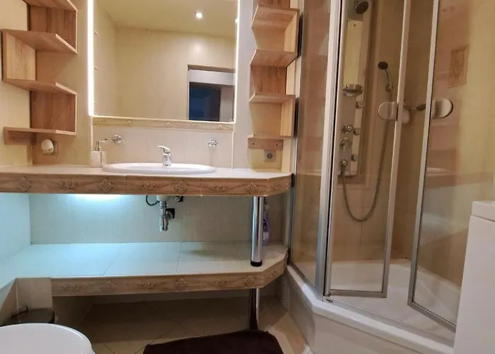 Pod Baszta מוז'ינה